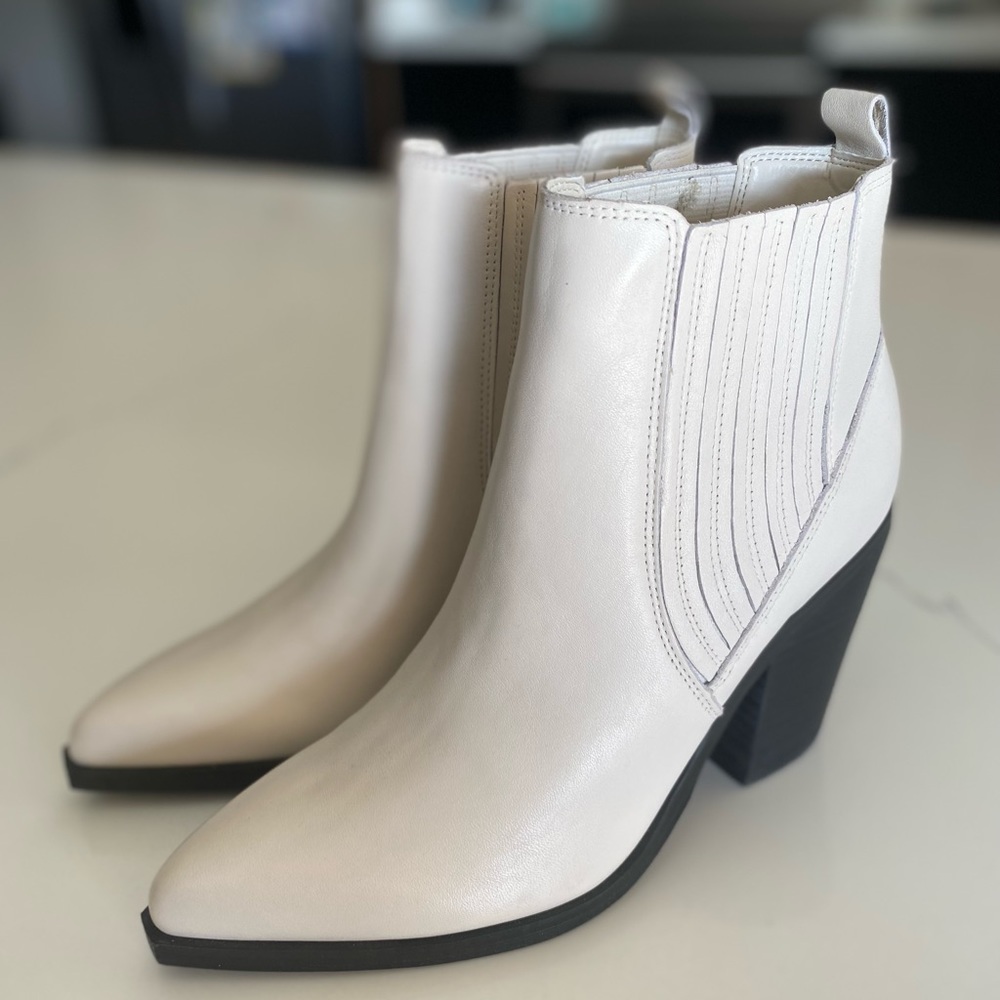 NWOT Marc Fisher Women's Matter Block Heel White Pointed Toe Booties Ankle Boots - Picture 2 of 12